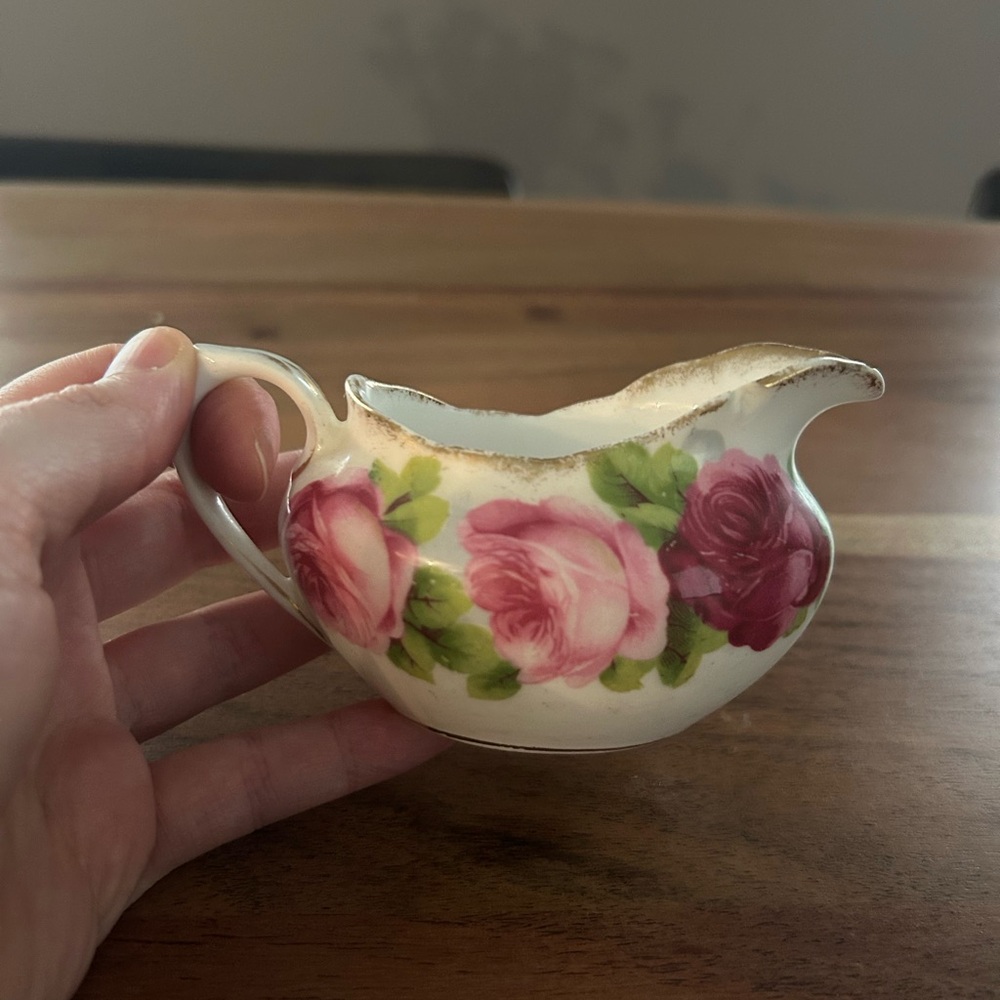 2/$30⚡️- HOME | Old English Rose Royal Albert Bone China creamer